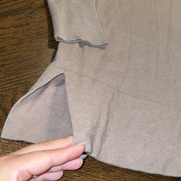 Brown Soft Surroundings Camel Turtle Neck Long Sleeve Split Hem Size 1X - Picture 2 of 7
